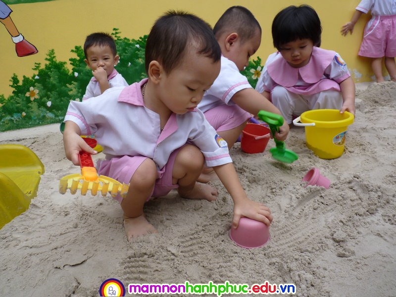 6 trò chơi thông minh với cát bố mẹ có thể chơi cùng con